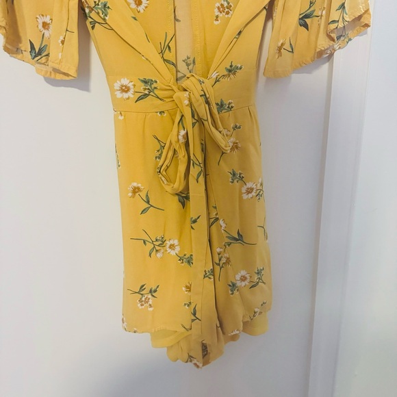 Clad and Cloth Yellow Pastel Floral Daisy Romper Summer Cottagecore Vacation - Picture 5 of 10